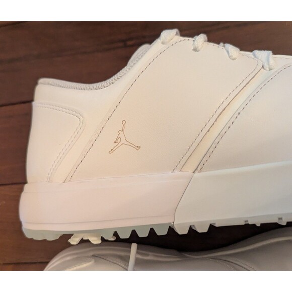 Athletic_Shoes